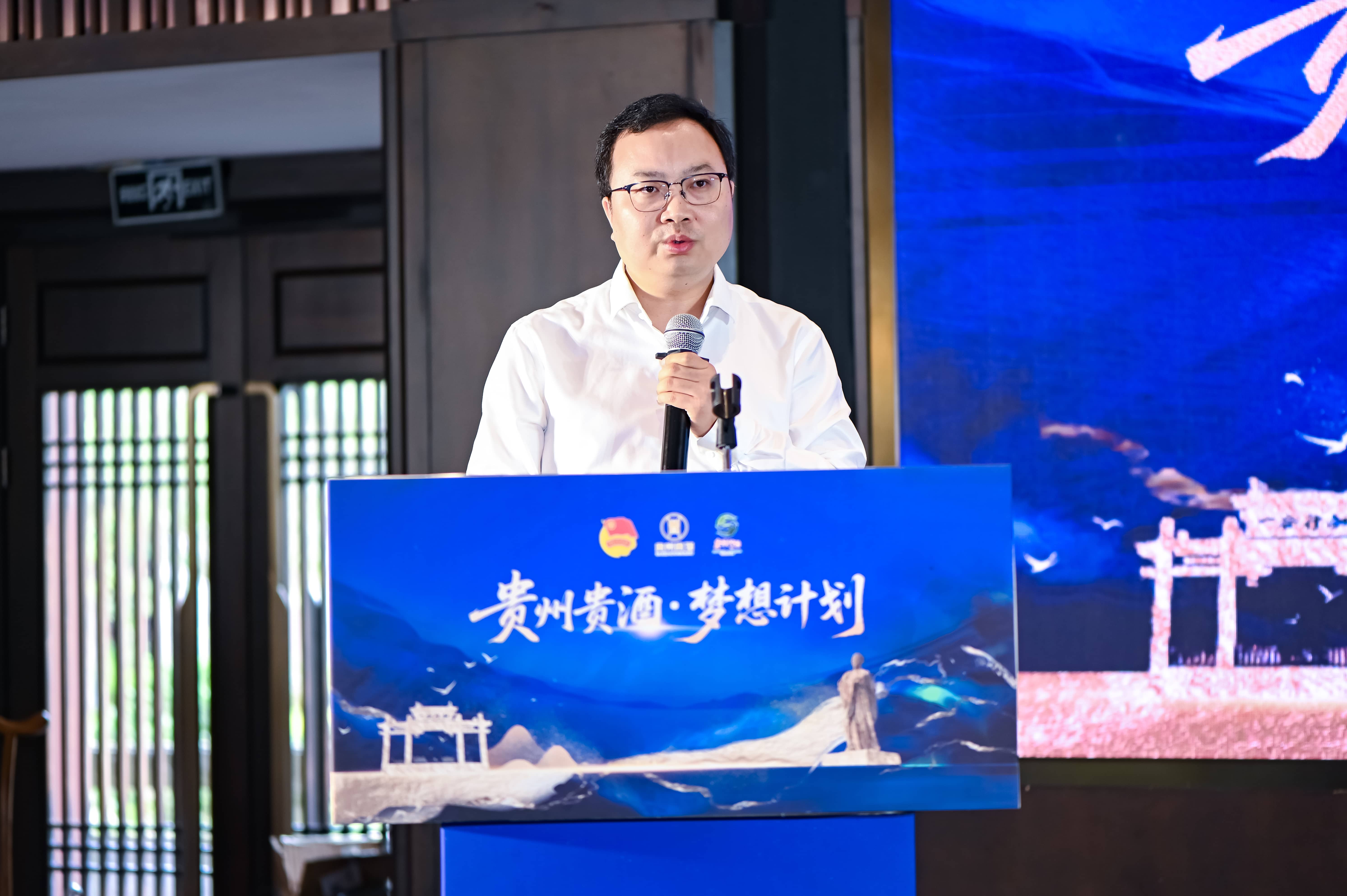 42912195.jpg 42912195.jpg